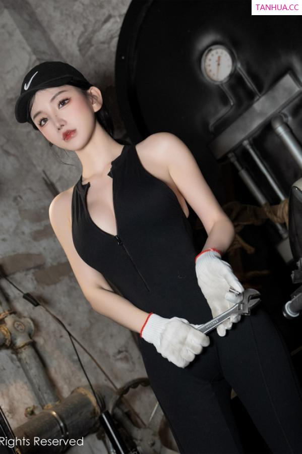 周于希dummy  [XiuRen]高清写真图 2024.01.26 No.8027 周于希Sally 丰腴美臀第31张图片